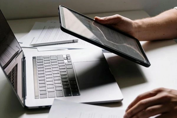 Tablet vs Laptop: 7 Must-Know Facts Before Buying